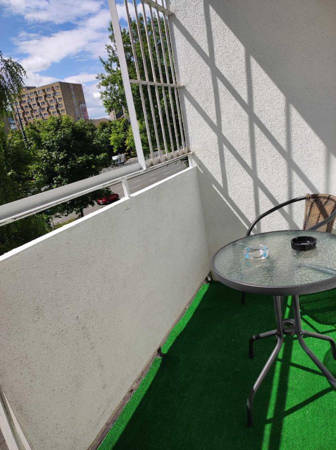 Room With A Balcony In The Very Center Of Warschau Buitenkant foto